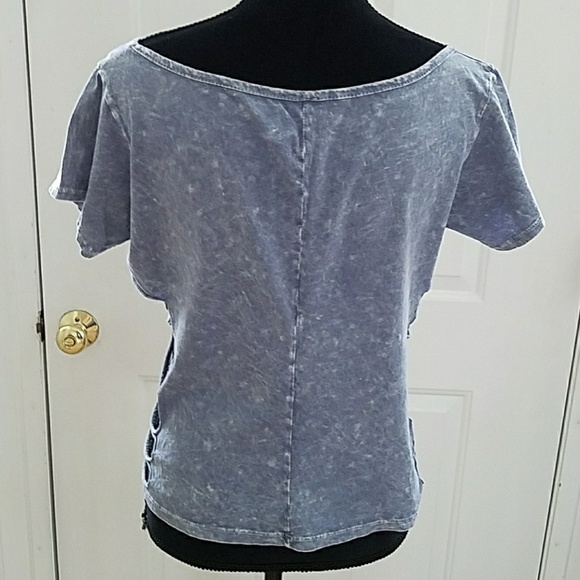 LIKE NEW!! Short sleeve open side shirt, small - Picture 3 of 4